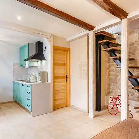 Apartament House 